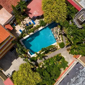  Apartment Tropical Garden
